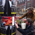 Jongeren posteren voor SuitSupply Reversed in Groningen.