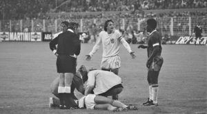 Een foto van Johan Cruijff voor het Nederlands elftal tijdens het WK van '74 tegen Brazilië.