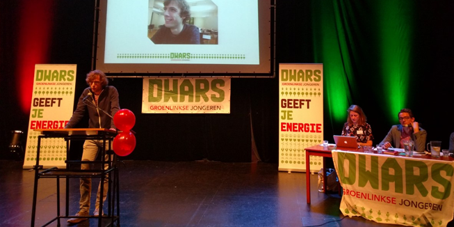 Sjors van Broekhuizen legt als hoofdredacteur van OverDWARS zijn verantwoording af op het DWARS-najaarscongres 2016.